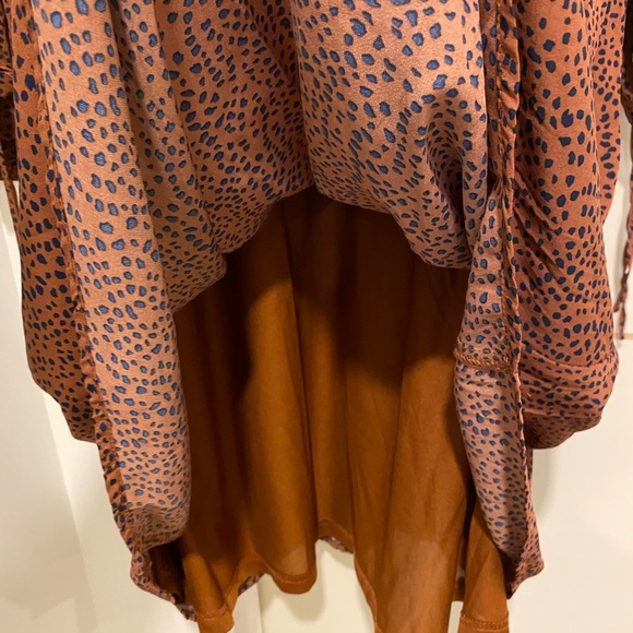 Gorgeous dress! Pair with brown boots. Size large - Picture 6 of 7